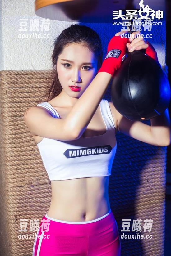 头条女神 - “光是这礼服，俞公主就能把我的审美水平拉高几档！”——原图+图集