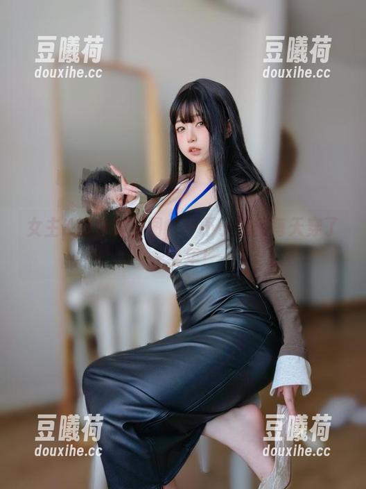 女主K的白裙美图，一不小心就每天穿了一整年！