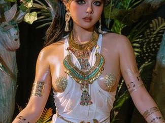 奶桃桃与她的油画少女，一幅画的资源，是多少平庸无法企及的梦想？