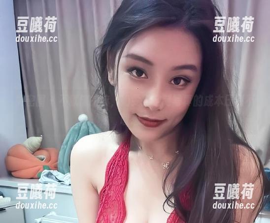 微密圈 - 不就旅拍嘛，奶雯把定制写真的成本压到不敢想。