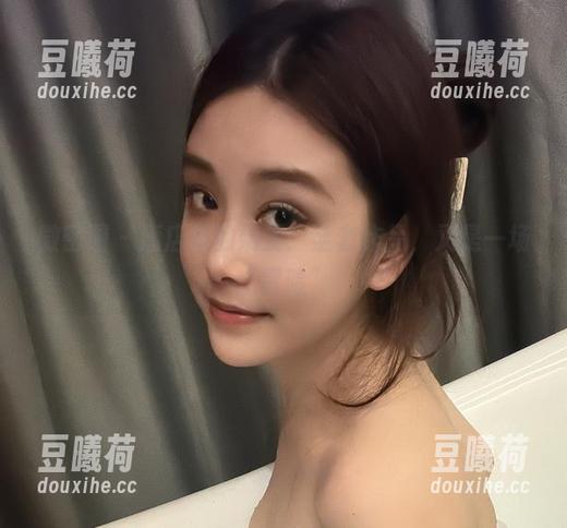 奶雯 微密圈 - 酒店里的奶雯:全套作品,又是一场“冒险”
