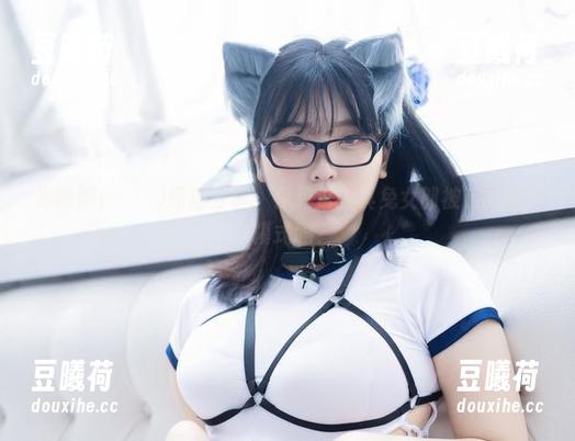 宋哈娜(송하나)原图分享：你见过面具兔女郎被迫开启DJ模式吗？