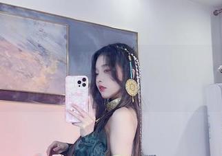 赶紧分享！小小奶瓶儿的白色蕾丝，让我都想变身成她的角色。