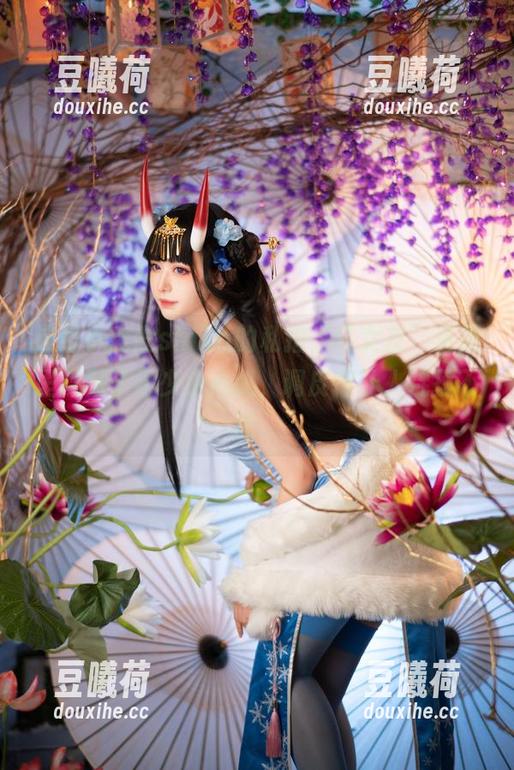 这组小鹿鹿shika的私拍，“女友”资源里隐藏了不少小心机，调皮得让人捉摸不透。