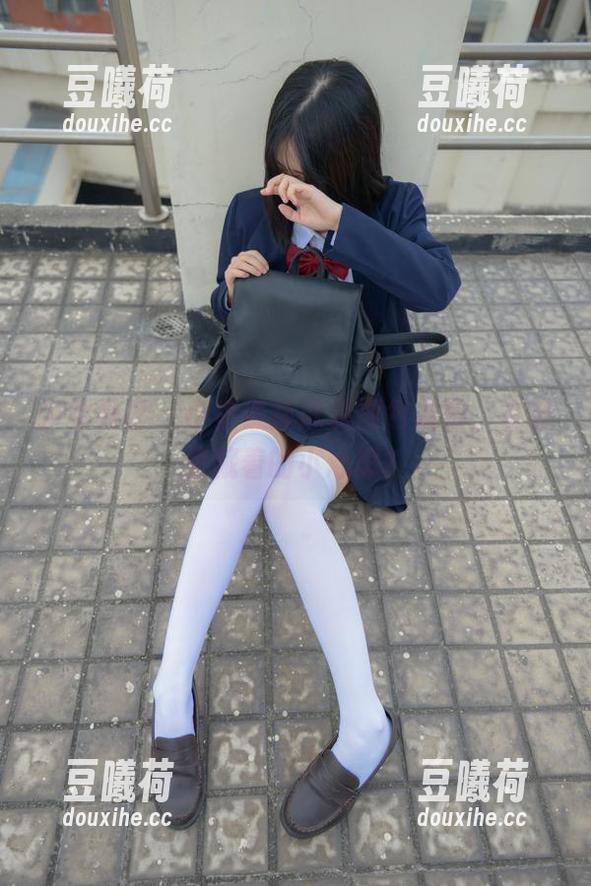 少女秩序 - 小鱼最新泳装图包发布，水波里藏着的小心思？