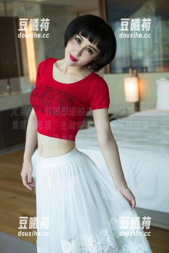 尤果网 - 转瞬即逝的少女梦，黛蓓琪的图集帮我再现，生动得像是当事人还在车水马龙的街头流浪。