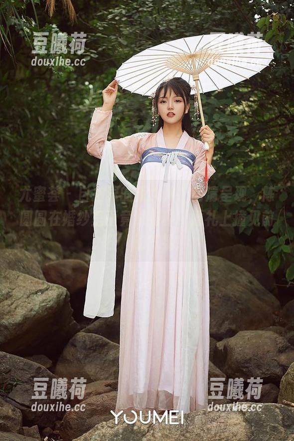 尤蜜荟 - 自拍界的新女神！高清呈现，陈圆圆在婚纱里面竟然有种‘婚礼上撞见前任’的气氛！