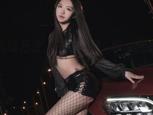 女王气场万丈，关注希希_啾，还有免费照片下载哦。