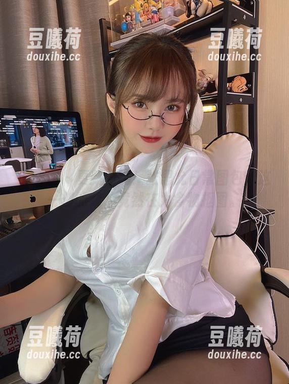 张思允 微密圈 - 更新到嗨!张思允日常图包:这一刻的我,竟然在为食物抠图。