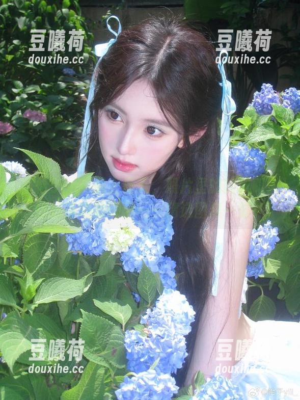 当怡子yiii遇上夏天，照片里的微风叫人想起海边的啤酒——精选图集一览！