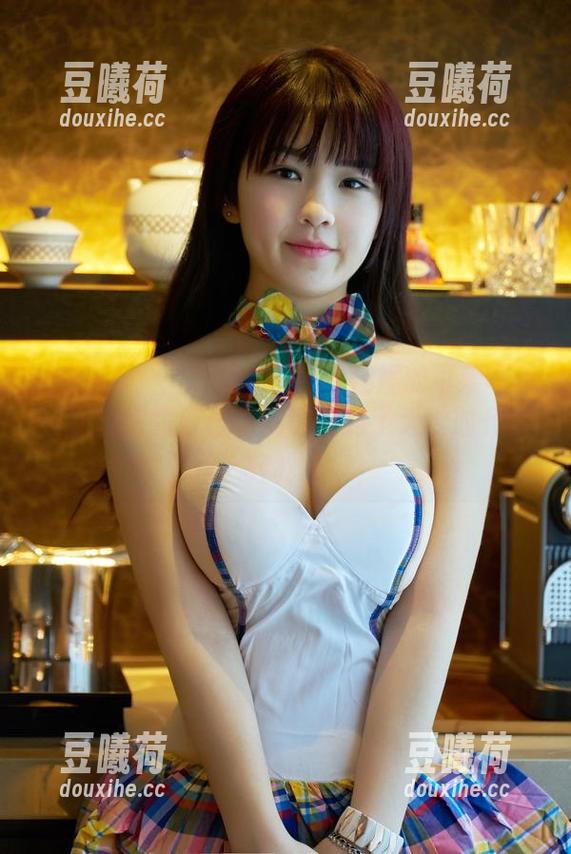 推女郎-Yu佳妮 推女郎 - 一言不合就来Yu佳妮的可爱写真,照片里的自己仿佛也回到了大学时代的轻松。