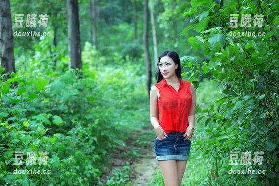 推女郎 - 美足？没问题！赵梦洁照片任意下载，要不要来点儿免费版？