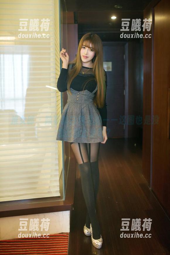 推女郎 - 陆瓷的白色私拍——这图也是没怎么洗出来吧？