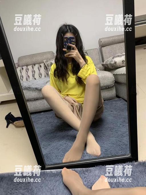 微密圈 - 提袜少女在线，瑜伽惬意到飞起，原图证明我没在放空！