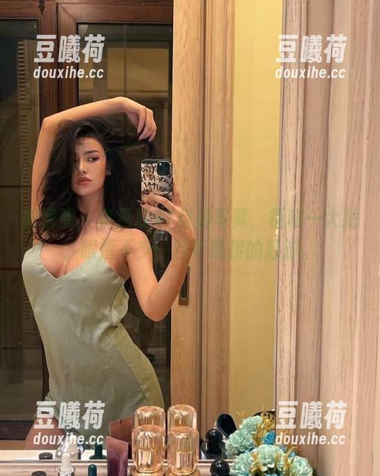 微密圈 - 李嘉欣97空姐写真，福利一大把，眼福不少，目不暇接的赶脚。