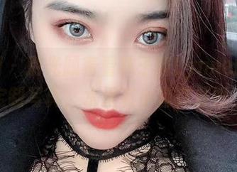 微密圈 - 别光顾着看林子喵Lynne的泳池定制写真，水里有小鱼在催婚！