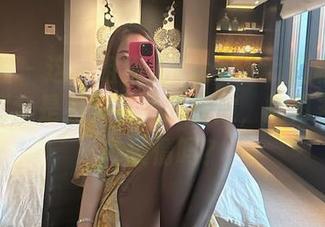 微密圈 - 这一组果儿Victoria的私拍御姐，完全是另类审美的绽放，能再多点这种表情吗？