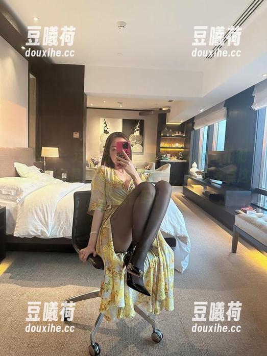 果儿Victoria 微密圈 - 这一组果儿Victoria的私拍御姐,完全是另类审美的绽放,能再多点这种表情吗?