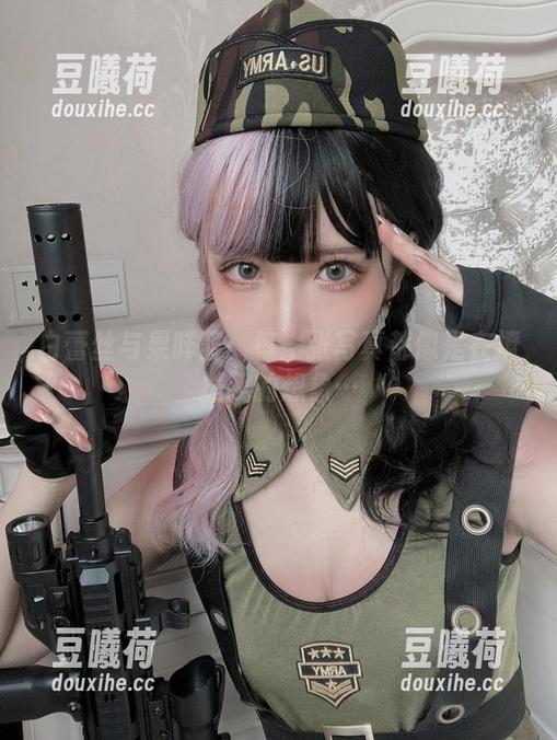 白蕾丝与果咩酱：每一张写真都像是在撩拨我的想象…