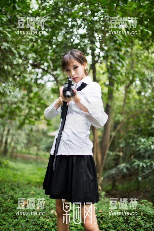果团网-莫雅琪 果团网 - 下载莫雅琪的办公室图包,职场也能变成一部短剧