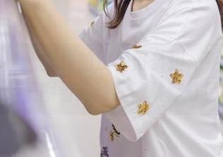 梦丝女神 - 免费的没任何负担，乔儿的裸足美图看完让我啧啧称奇！
