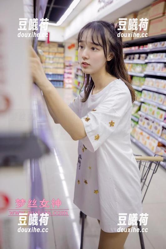 梦丝女神 - 免费的没任何负担，乔儿的裸足美图看完让我啧啧称奇！