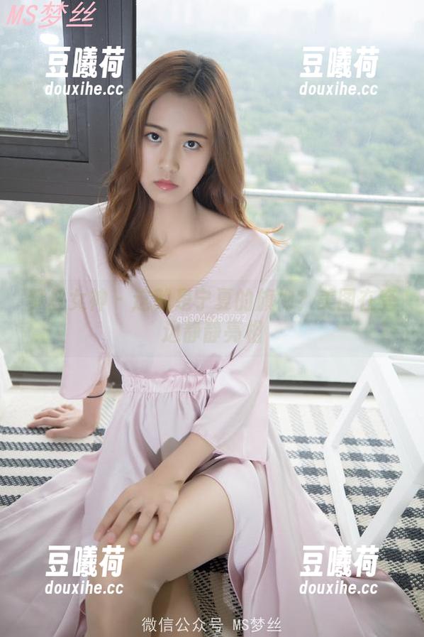 梦丝女神 - 这就是宁夏的旗袍？美图在旁边静静亮相