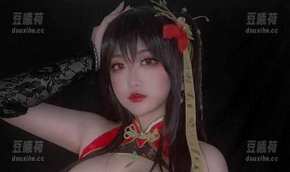 看到椒妮佐仁的比基尼原图时，我的思绪飘到壁纸上的海洋去了！