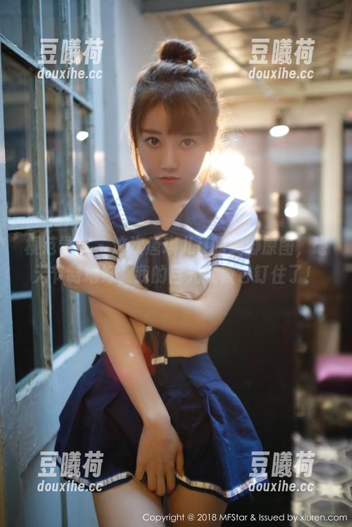 模范学院 - 这次唐琪儿il的美脚原图，毫无节制地好，我的目光就被它钉住了！