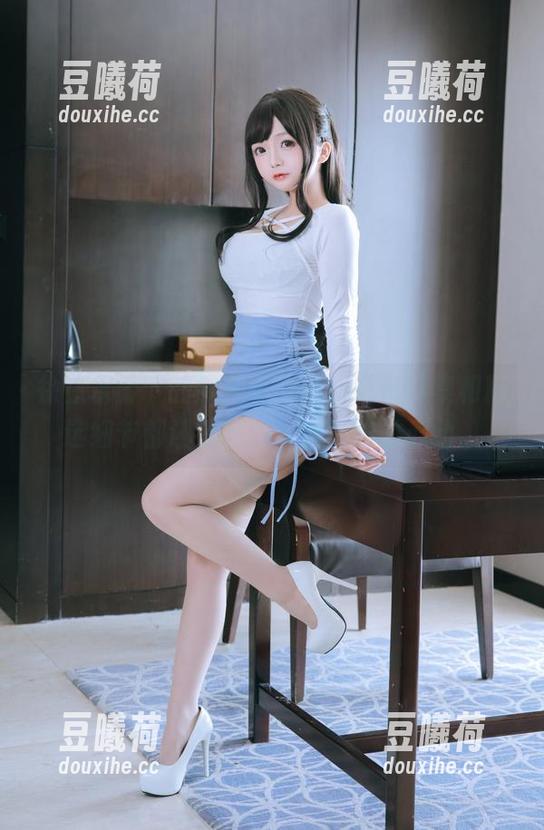 樱井小莜 徐徐水面下的樱井小莜,浴缸写真集和精选细节都让我感到一丝微妙的心动。