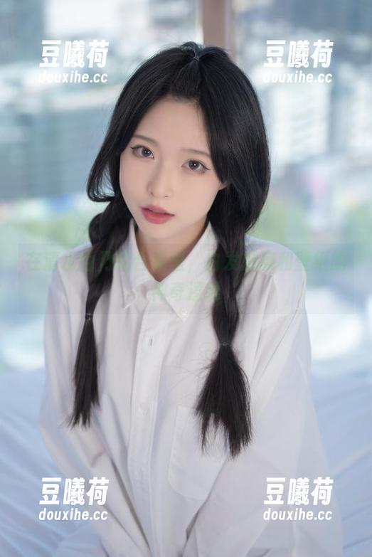 在清水由乃的合集里，白发魅魔和壁纸的神奇逻辑