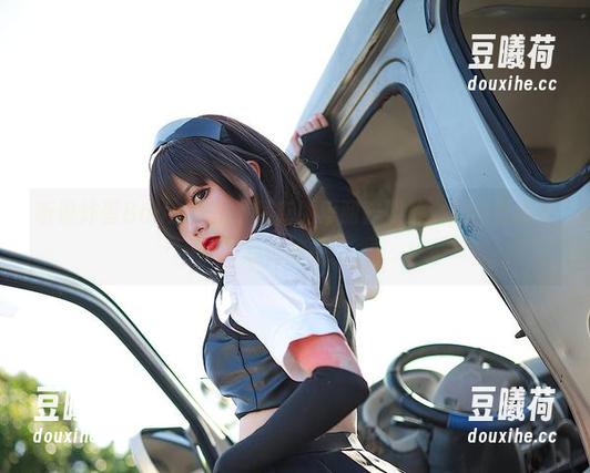 听说炸蛋Boom又拍了最新的爱丽酱照片，总感觉肆无忌惮的美。