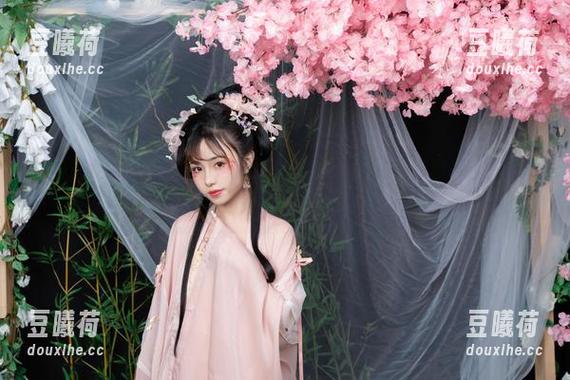 爆机少女喵小吉带你看她的女神图包，免费的！你没听错，快来瞅瞅她的自拍技术！