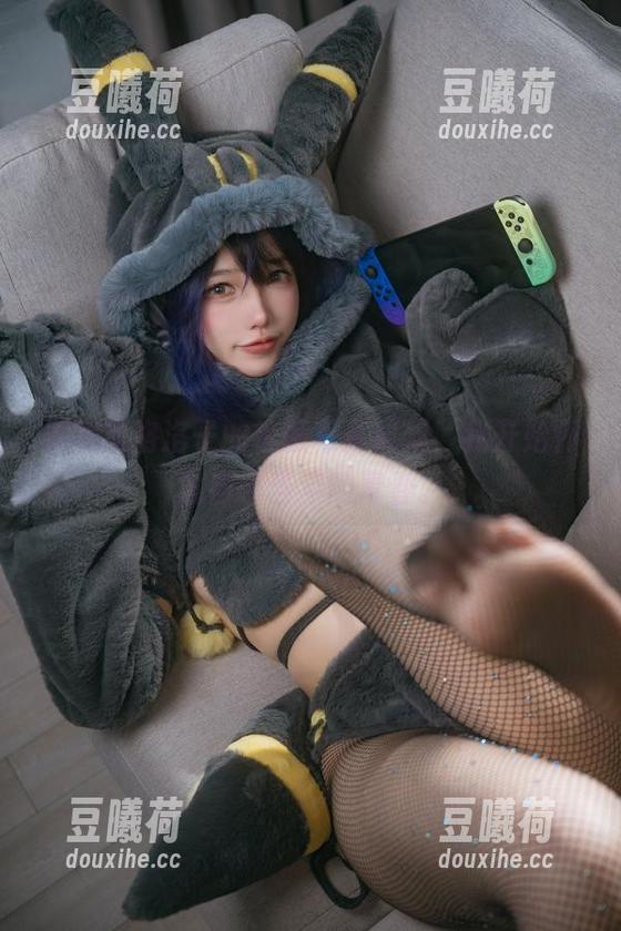 看完狐洛洛子的校服写真更新，我开始怀念自己当年的青春。