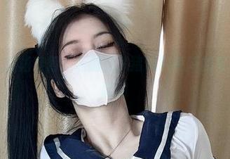 微密圈 - 短裙穿得这么随性，猪饲料更新的写真集惹人瞩目