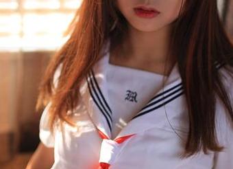 高跟鞋与猫九酱，略显神秘的写真撩拨着我的眼球。