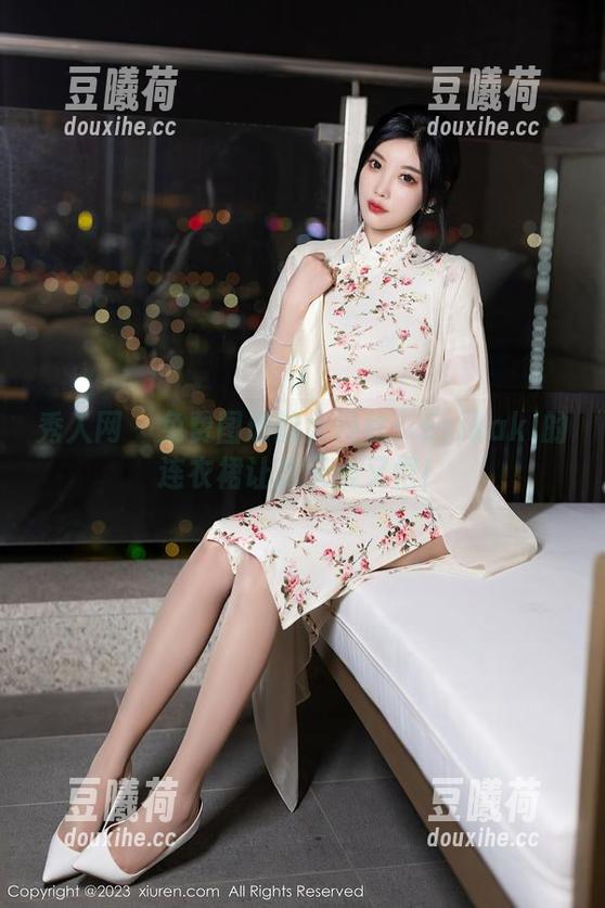 秀人网 - 免费图册的大揭秘：Erikaki的连衣裙让我又爱又恨！