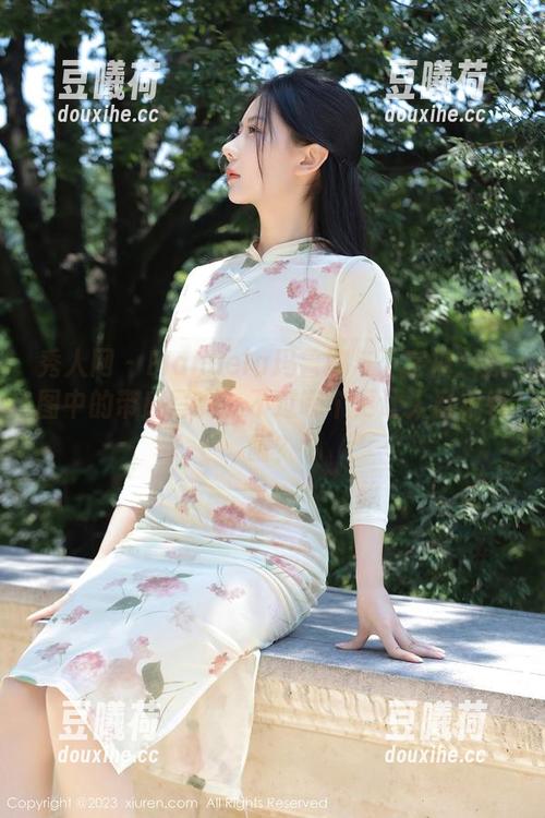秀人网 - Manuela玛鲁娜与丁字裤：原图中的带感写真，不过哪个更让人目不转睛？