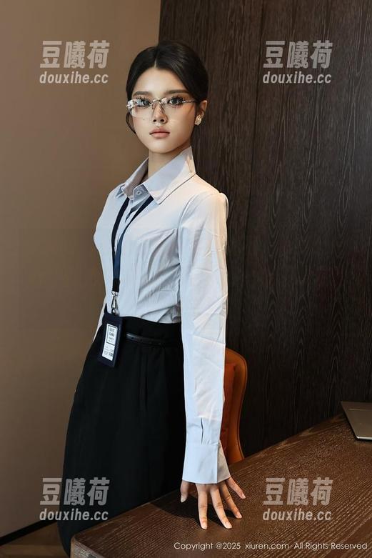 秀人网-sugar小甜心CC 秀人网 - 你的设备终将被征服,下载sugar小甜心CC的JK图包,万一成了朋友的收藏宝!