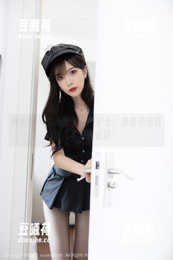 秀人网 - 图库里的俞漫护士：我能包治百病，毕竟我会晒！