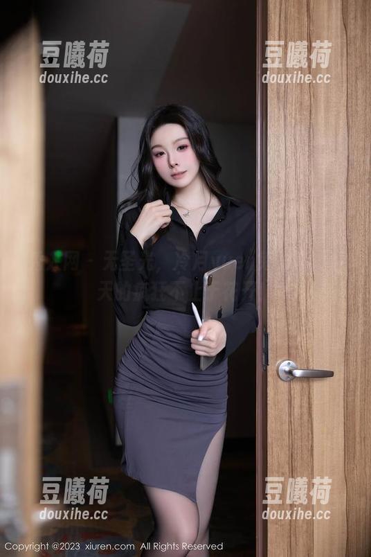 秀人网 - 无圣光，冷月yuer兔女郎，春天的疯狂不止于花开！