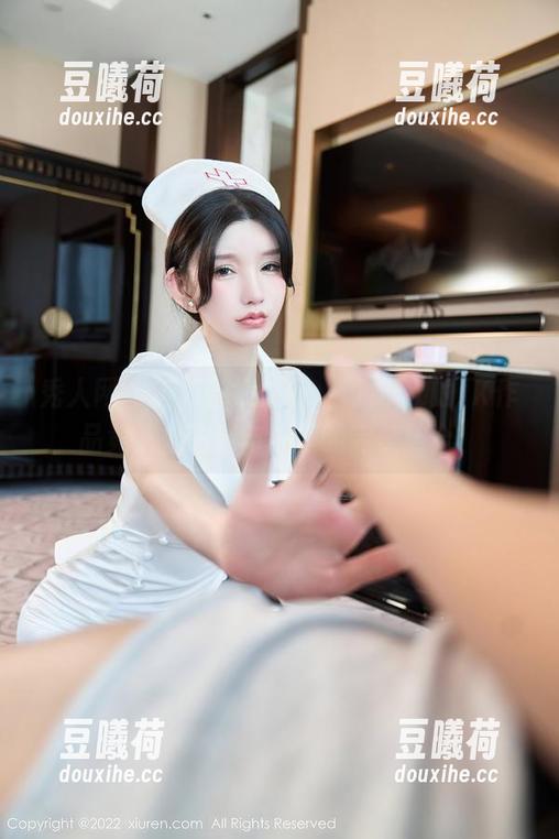 秀人网-司妃SL 秀人网 - 连我都没想到,司妃SL的JK作品竟然是甜蜜与搞怪的完美结合!