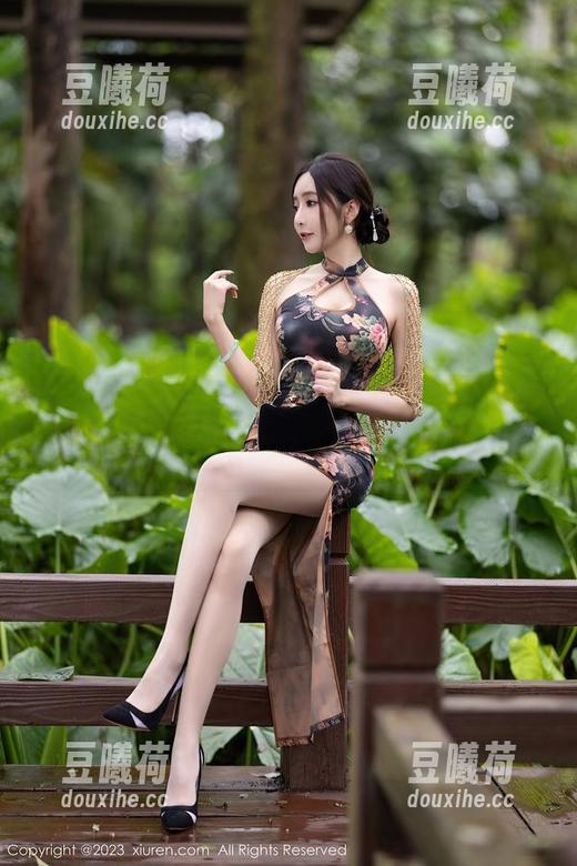 秀人网 - 土肥圆矮挫穷展示的瑜伽写真，证明只要心中有“动”，体型不重要！