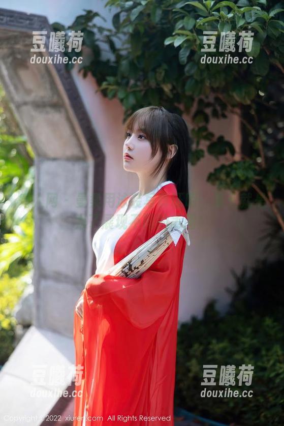 秀人网 - 曼柔用泳装写真证明：夏天就是为了展现不同的美图！