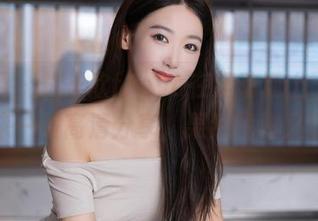 秀人网 - 林子欣freya在运动场上，给大家带来一波高清分享，果然优雅又坚定。