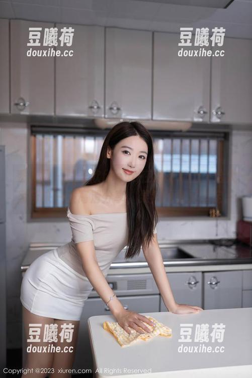 秀人网 - 林子欣freya在运动场上，给大家带来一波高清分享，果然优雅又坚定。