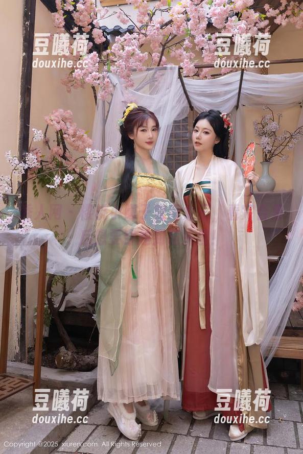 秀人网 - 樱桃小阑子变身女王，看完合集后想要穿越到镜头里！