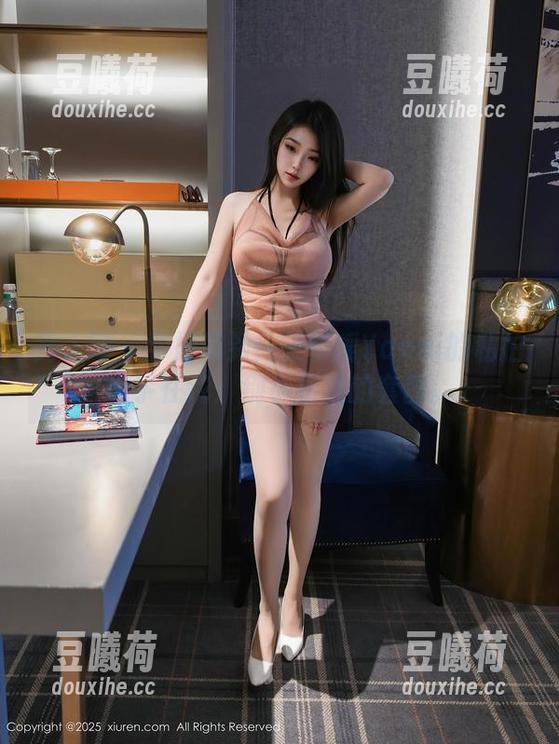 秀人网 - 学姐驾到！王馨瑶Yanni的私拍似乎在说：别小看我的套图。