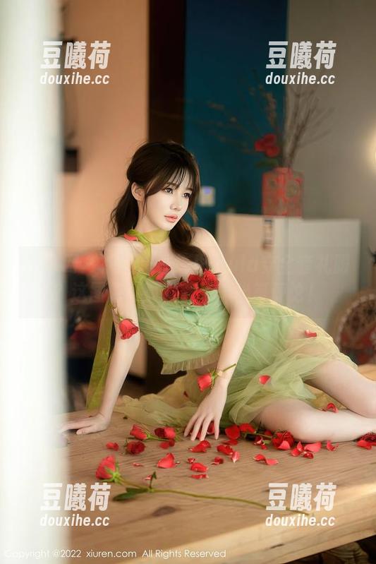 秀人网-绮里嘉ula 秀人网 - 想不想看绮里嘉ula穿全套礼服?这图包可真戳我了,坐等评论!