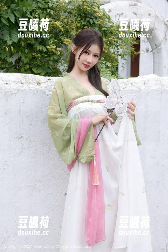 秀人网 - 美七Mia的棉袜合集：穿上就不想脱的神奇壁纸！